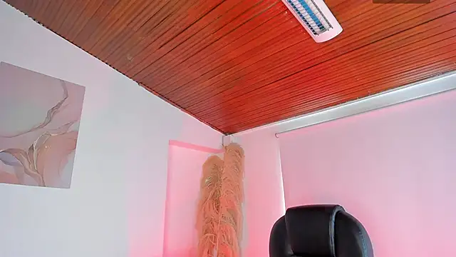 Snapshot of Amelie_Wine chatting on 02-25-26, 03:12 Amelie Wine online show from 02-25-26, 03:12