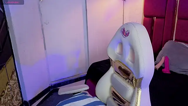 Snapshot of morgana_white chatting on 02-13-26, 07:36 morgana white online show from 02-13-26, 07:36