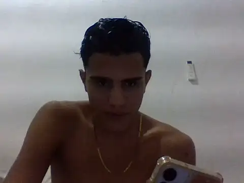 Snapshot of ares2005bb chatting on 01-15-26, 04:05 ares2005bb online show from 01-15-26, 04:05