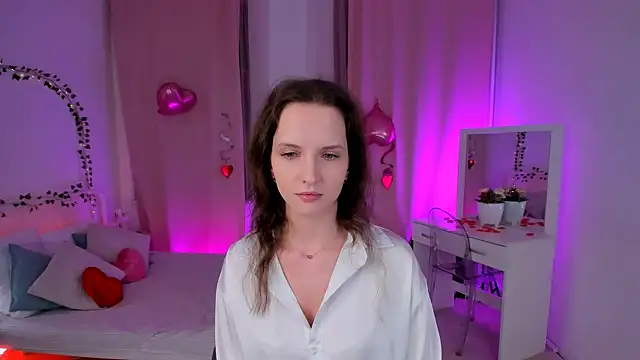 Snapshot of Ariadna_Shy chatting on 02-14-25, 10:25 Ariadna Shy online show from 02-14-25, 10:25