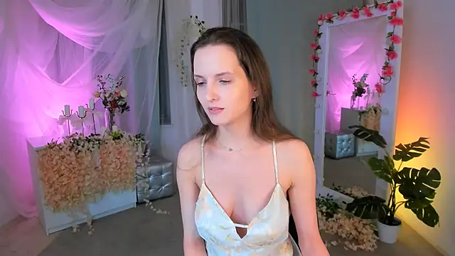 Snapshot of Ariadna_Shy chatting on 02-02-25, 11:00 Ariadna Shy online show from 02-02-25, 11:00