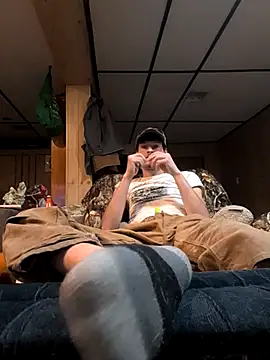 Snapshot of B8RHUNG chatting on 12-19-25, 01:42 B8RHUNG online show from 12-19-25, 01:42