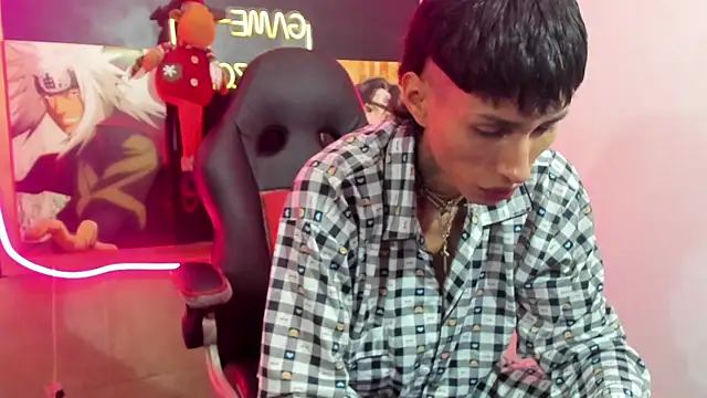 Snapshot of Daniel_Deluc77 chatting on 12-20-25, 05:32 Daniel Deluc77 online show from 12-20-25, 05:32