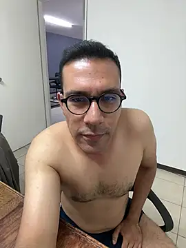 Snapshot of AdrianGarcia89 chatting on 06-11-26, 02:53 AdrianGarcia89 online show from 06-11-26, 02:53