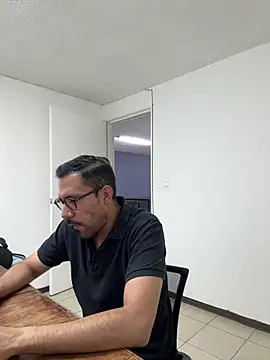 AdrianGarcia89 online show from 05-06-26, 01:09