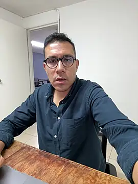 Snapshot of AdrianGarcia89 chatting on 06-04-26, 01:21 AdrianGarcia89 online show from 06-04-26, 01:21