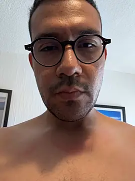 Snapshot of AdrianGarcia89 chatting on 06-07-26, 11:43 AdrianGarcia89 online show from 06-07-26, 11:43