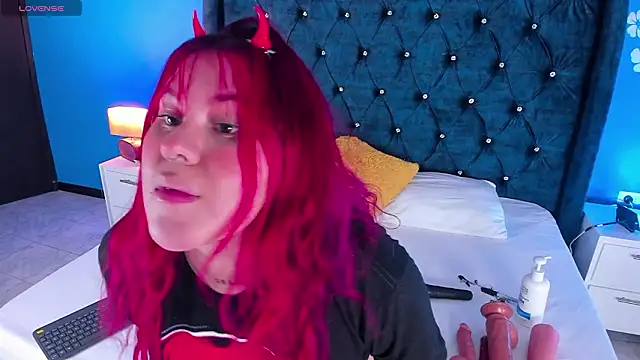 Issa Clark01 online show from 03-12-26, 12:27