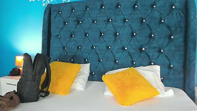 Issa Clark01 online show from 02-10-26, 09:25