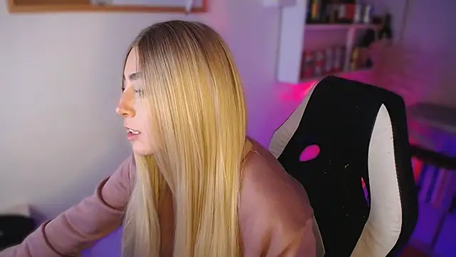 channel blondee online show from 05-07-26, 12:15