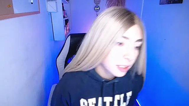 channel blondee online show from 04-07-26, 12:23