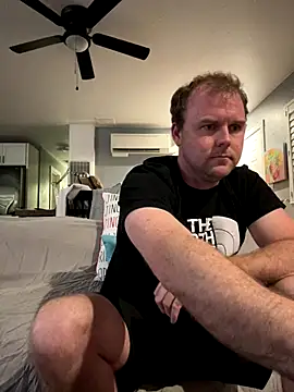 Snapshot of Studmuffin4you chatting on 01-08-26, 05:35 Studmuffin4you online show from 01-08-26, 05:35