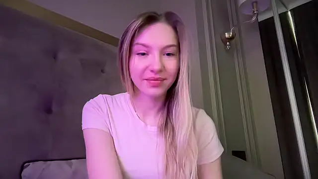 Snapshot of blondinkaa chatting on 02-17-26, 09:28 blondinkaa online show from 02-17-26, 09:28