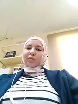 Snapshot of Mona139206 chatting on 12-17-25, 09:03 Mona139206 online show from 12-17-25, 09:03