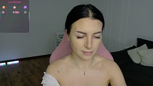 Snapshot of Lady_charm__ chatting on 01-13-26, 06:28 Lady charm online show from 01-13-26, 06:28