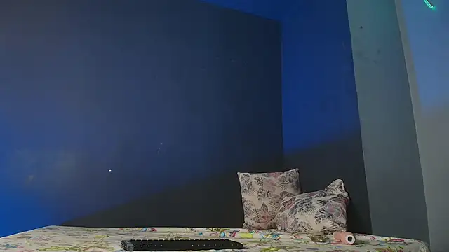 saramaartinez online show from 12-19-25, 12:18