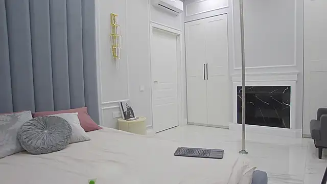 IvyBriggs online show from 01-17-26, 05:27