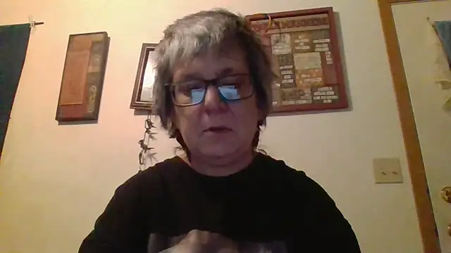 Snapshot of becky1111 chatting on 05-20-26, 09:39 becky1111 online show from 05-20-26, 09:39