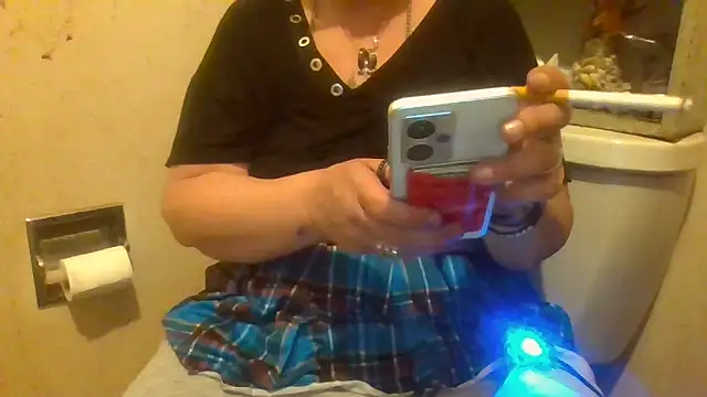 Snapshot of becky1111 chatting on 06-14-26, 10:00 becky1111 online show from 06-14-26, 10:00