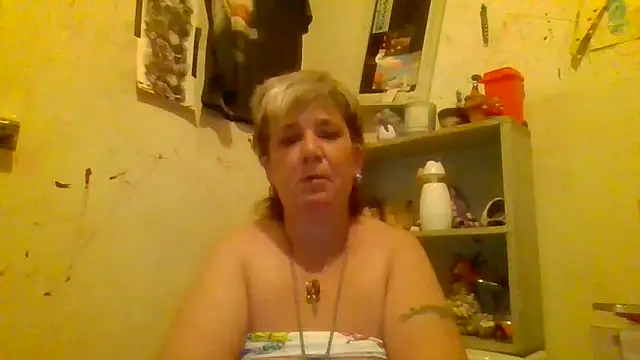 Snapshot of becky1111 chatting on 06-07-26, 04:50 becky1111 online show from 06-07-26, 04:50