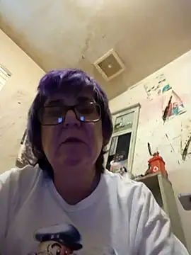 Snapshot of becky1111 chatting on 06-20-26, 10:26 becky1111 online show from 06-20-26, 10:26
