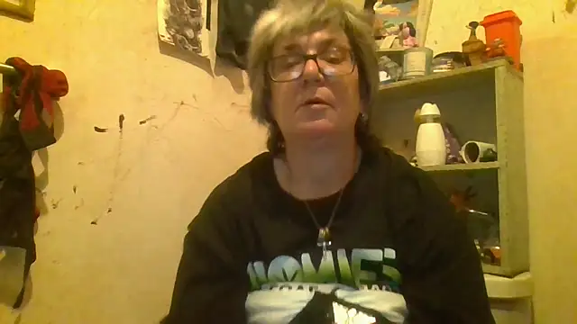 Snapshot of becky1111 chatting on 06-11-26, 05:48 becky1111 online show from 06-11-26, 05:48