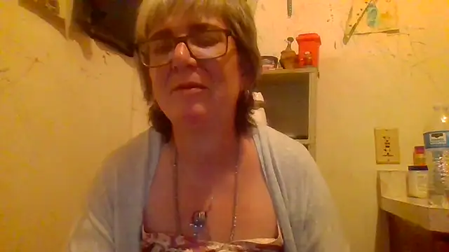 Snapshot of becky1111 chatting on 06-14-26, 01:13 becky1111 online show from 06-14-26, 01:13