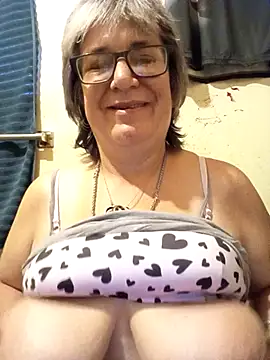 Snapshot of becky1111 chatting on 07-10-26, 10:21 becky1111 online show from 07-10-26, 10:21