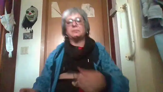 Snapshot of becky1111 chatting on 05-31-26, 01:39 becky1111 online show from 05-31-26, 01:39