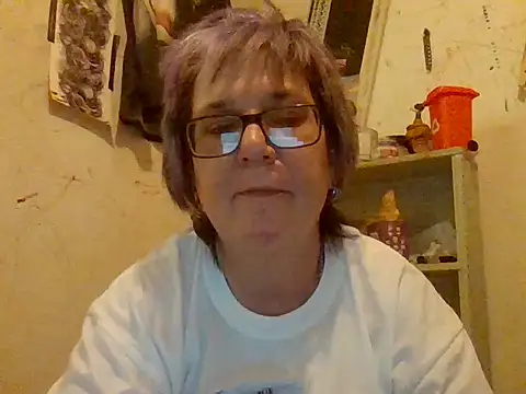 Snapshot of becky1111 chatting on 06-27-26, 05:30 becky1111 online show from 06-27-26, 05:30