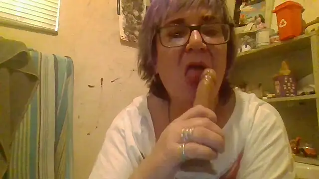 Snapshot of becky1111 chatting on 06-25-26, 12:08 becky1111 online show from 06-25-26, 12:08