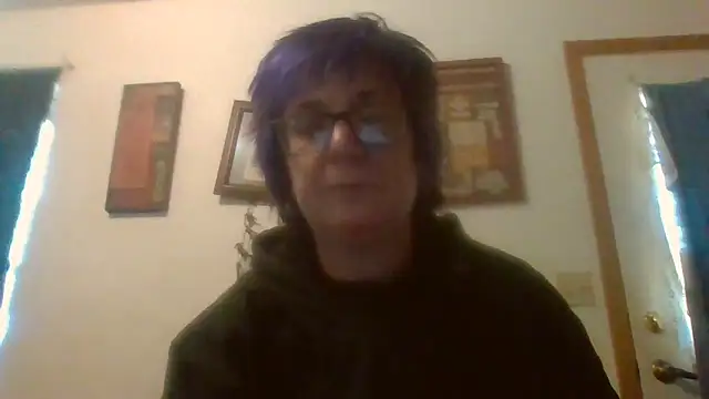 Snapshot of becky1111 chatting on 06-17-26, 07:35 becky1111 online show from 06-17-26, 07:35