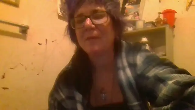 Snapshot of becky1111 chatting on 06-17-26, 07:30 becky1111 online show from 06-17-26, 07:30