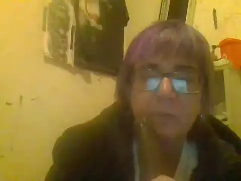 Snapshot of becky1111 chatting on 06-23-26, 03:32 becky1111 online show from 06-23-26, 03:32