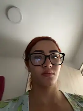 Snapshot of anaperla- chatting on 12-18-25, 03:49 anaperla- online show from 12-18-25, 03:49