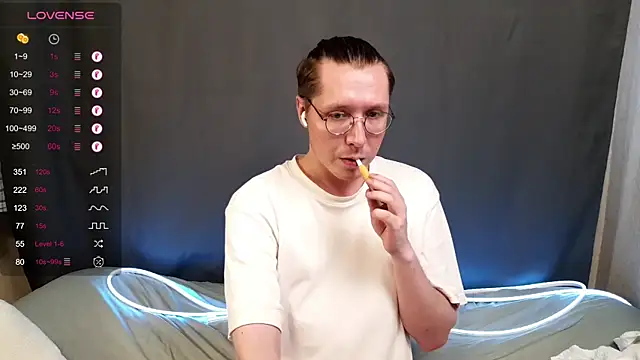 NakedIsaac online show from 06-22-26, 04:26