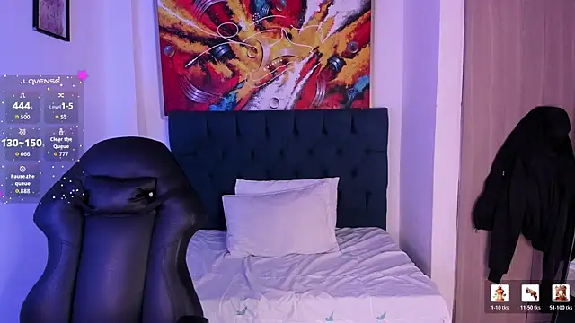 Violet Blazee online show from 12-23-25, 11:09