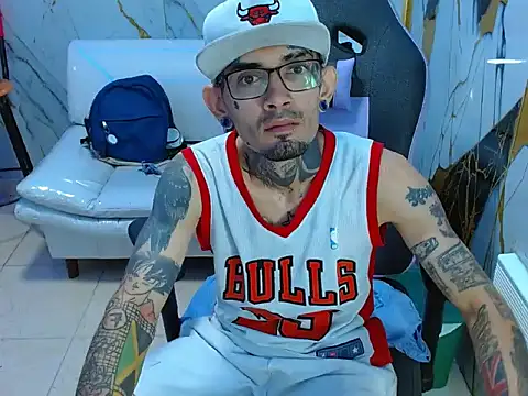 Boy tatto77 online show from 05-13-26, 11:39