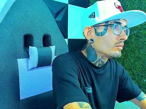 Boy tatto77 online show from 03-22-26, 12:40