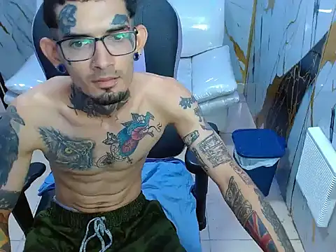 Boy tatto77 online show from 05-15-26, 11:52