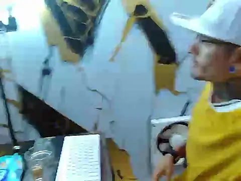 Boy tatto77 online show from 03-23-26, 12:49