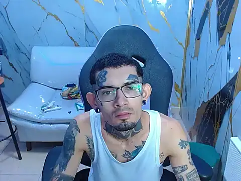Boy tatto77 online show from 05-09-26, 11:35