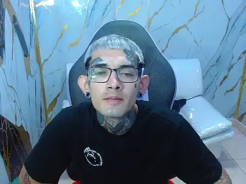 Boy tatto77 online show from 02-13-26, 06:30