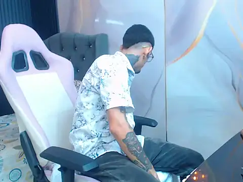 Boy tatto77 online show from 05-07-26, 12:08