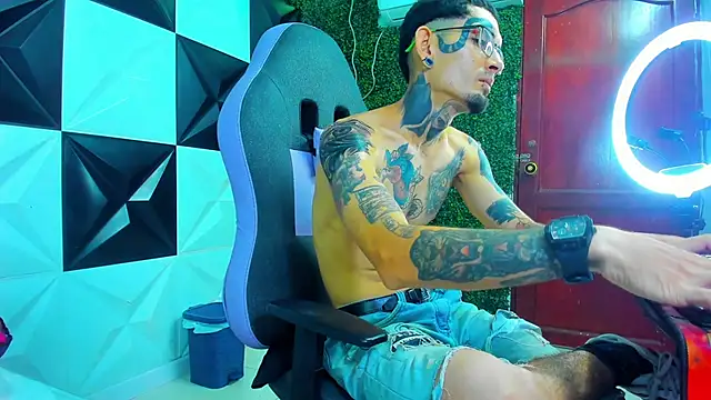 Boy tatto77 online show from 05-24-26, 11:32