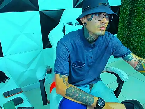 Boy tatto77 online show from 01-16-26, 03:27