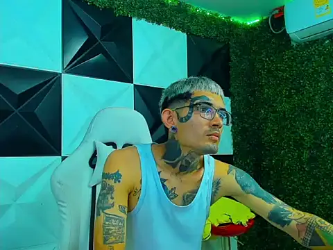 Boy tatto77 online show from 02-25-26, 05:46