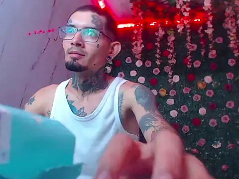 Boy tatto77 online show from 04-23-26, 12:29