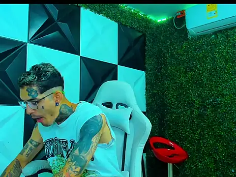 Boy tatto77 online show from 03-12-26, 01:37