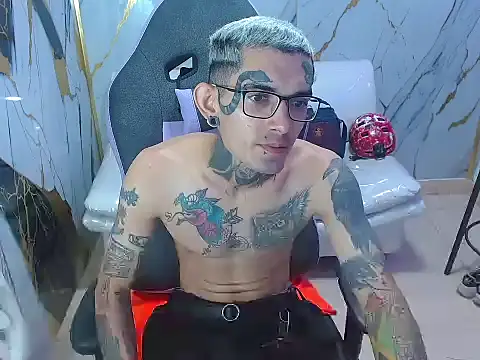 Boy tatto77 online show from 01-14-26, 03:48